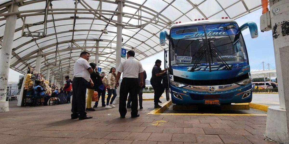 Así funcionarán las terminales interprovinciales durante el feriado por Independencia de Cuenca y Difuntos