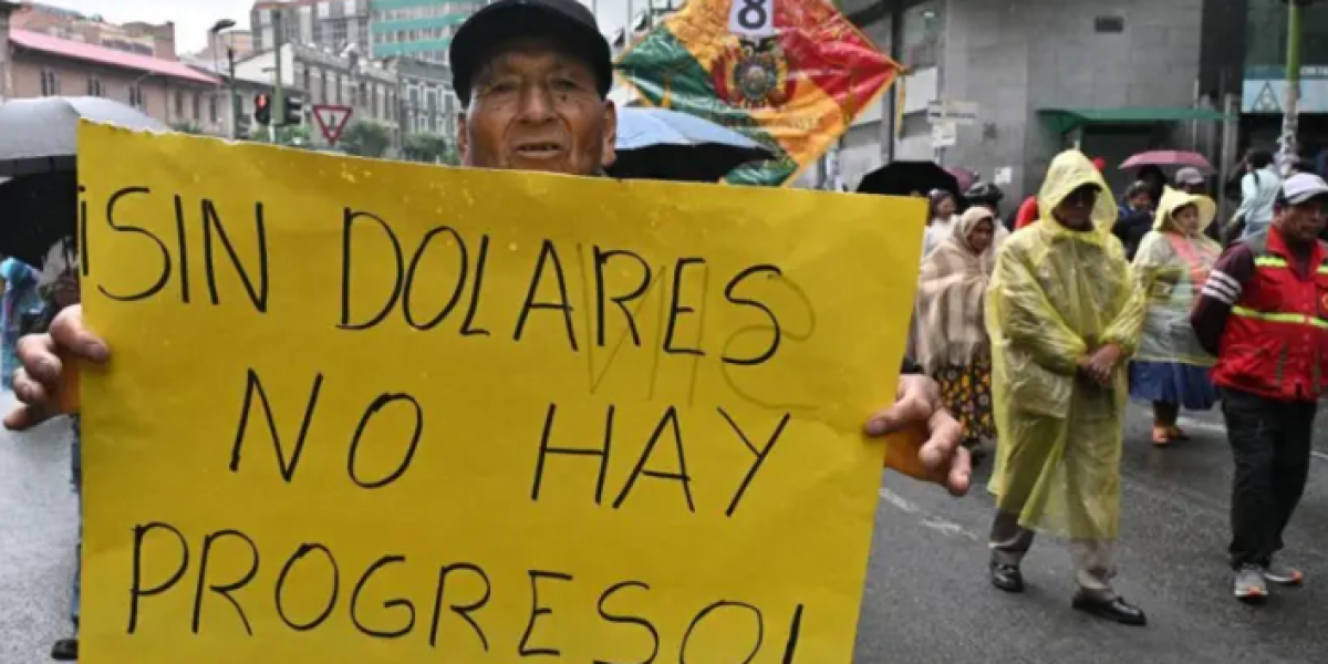 La crisis de dólares “a la Argentina” que ha disparado los precios en Bolivia