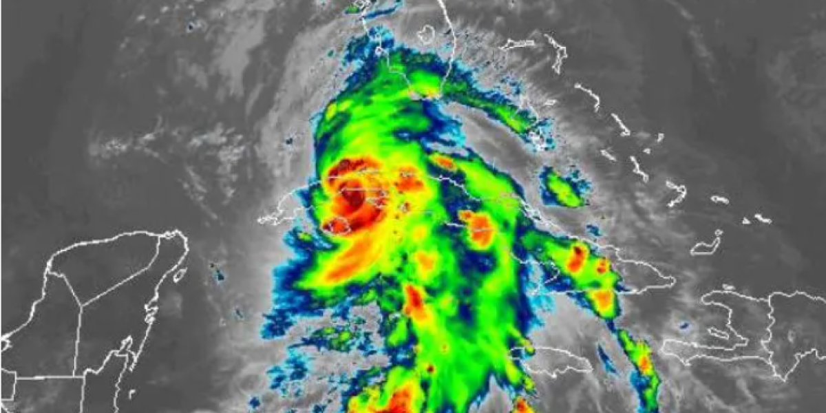 Rafael se debilita a huracán de categoría 2 luego de tocar tierra en Cuba y dejar a toda la isla sin suministro eléctrico