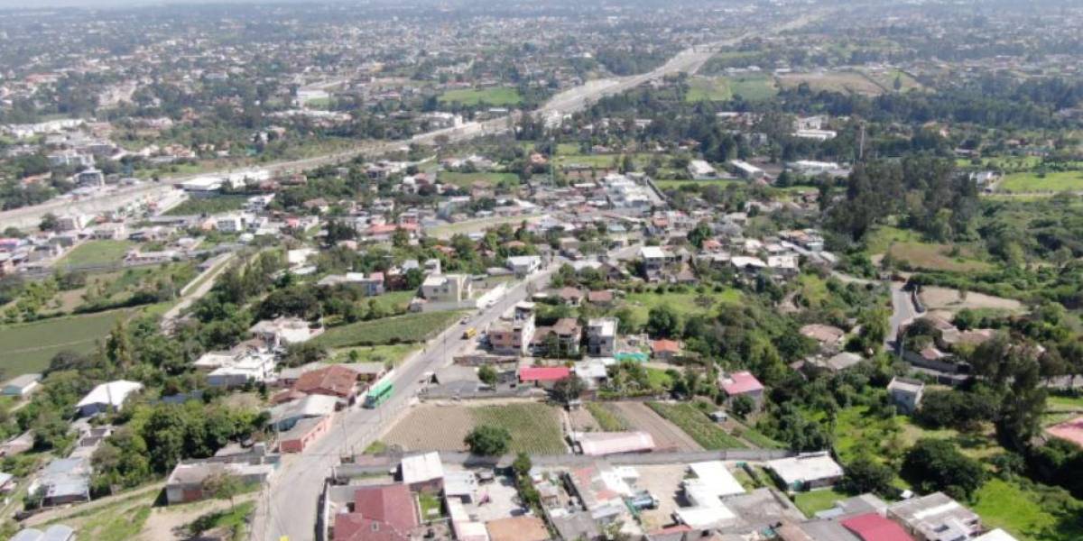 Seis exalcaldes consideran que la separación de parroquias rurales de Quito traería más problemas que soluciones