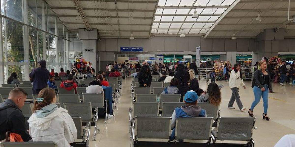 Quito: en las terminales terrestres se prevé la salida de 160 mil personas a otras provincias