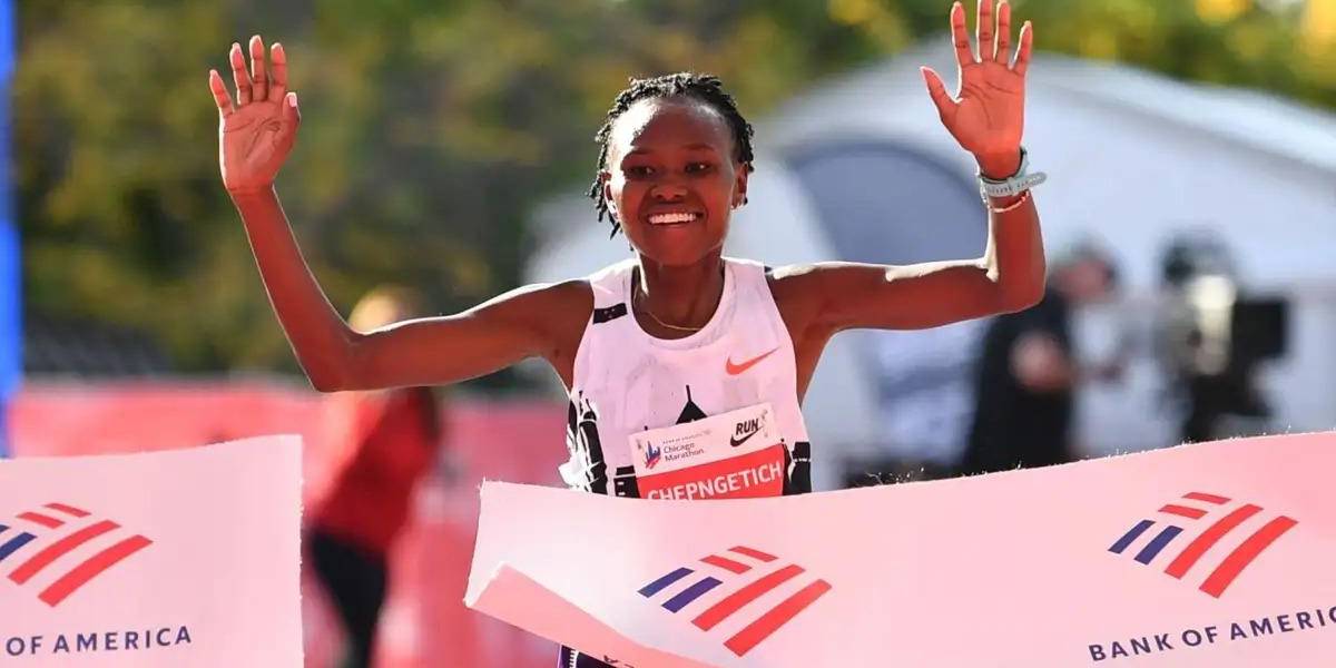 La keniana Chepngetich bate el récord mundial femenino de maratón en Chicago