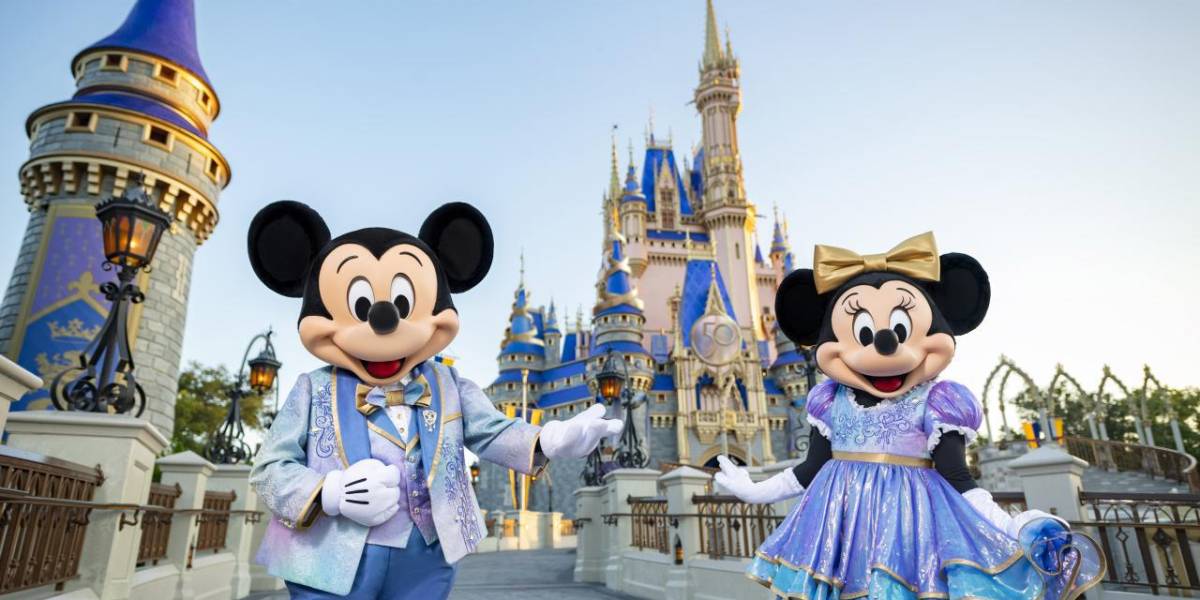 Los parques de atracción de Disney World reabren tras el paso del huracán Milton en Florida