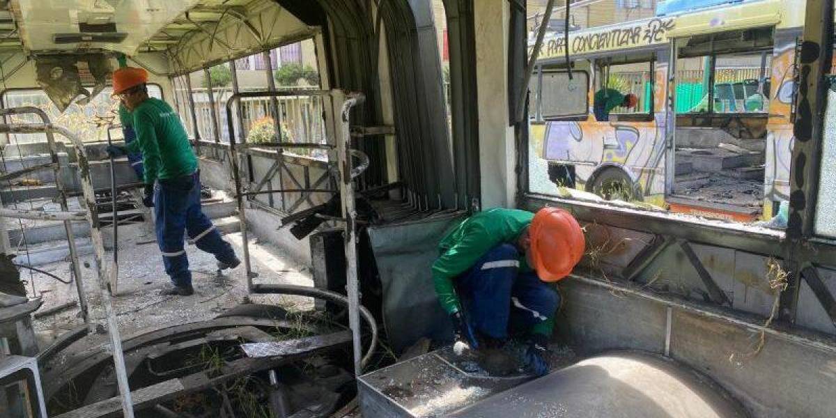 Quito: 12 buses articulados del Municipio entraron a un proceso de chatarrización