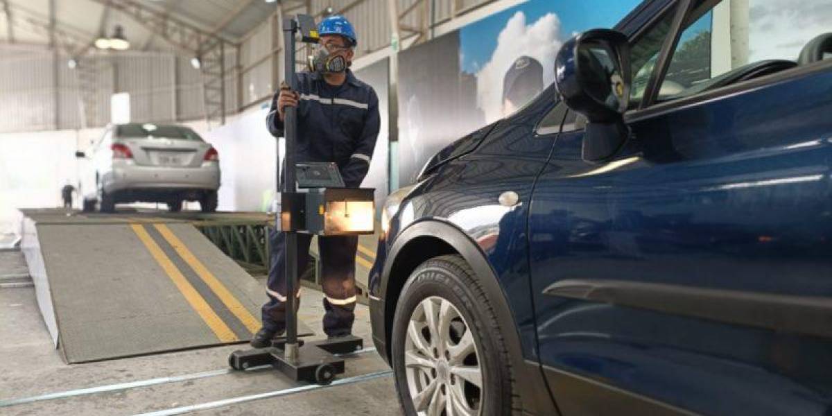 Quito: los carros con placa 3 deben hacer la revisión técnica vehicular y matriculación en abril