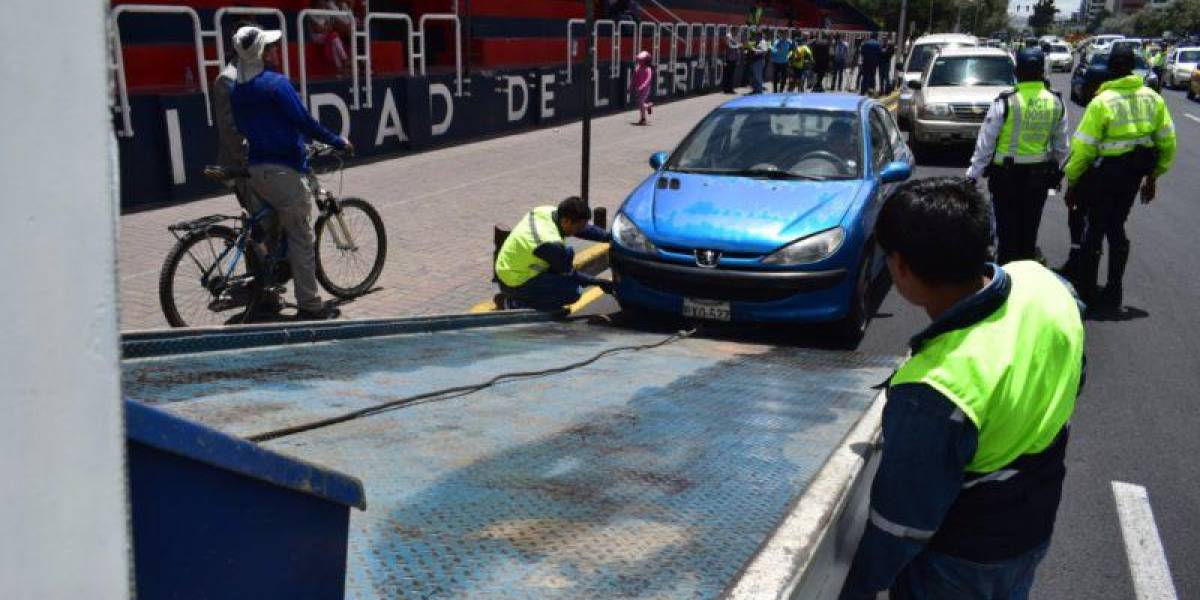 Quito: los carros que infrinjan el Pico y Placa no serán llevados a los patios de retención