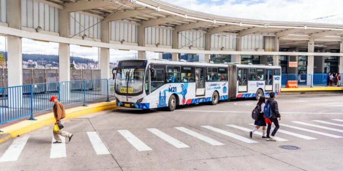 Trolebús y Ecovía modifican sus horarios de atención para el feriado por Independencia de Cuenca y Difuntos