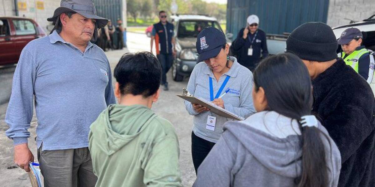 Agua Potable inspeccionó a 35 lavadoras de autos en Calderón, al extremo norte de Quito