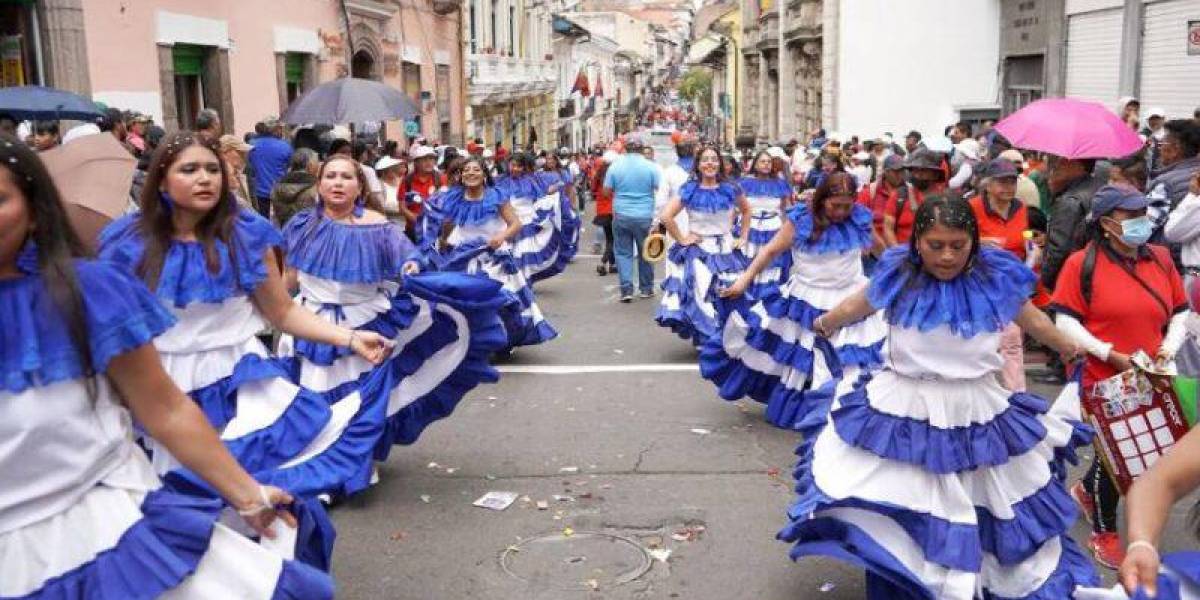 Fiestas de Quito: 11 intersecciones se cerrarán en el Centro Histórico por el Desfile de los Mercados