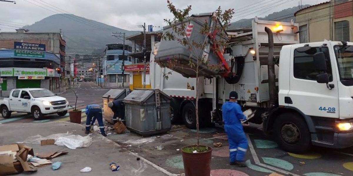 Más de la mitad de contenedores de basura en Quito están dañados y el 52 % no puede ser reparado