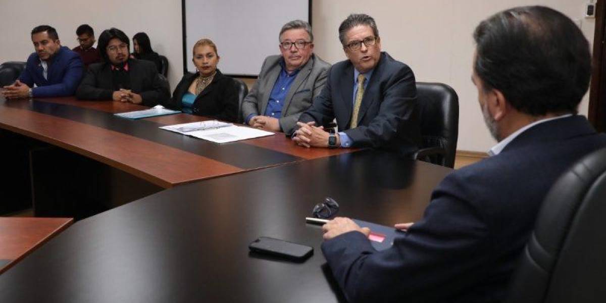La Veeduría Ciudadana del Metro de Quito se reunió con el alcalde Pabel Muñoz
