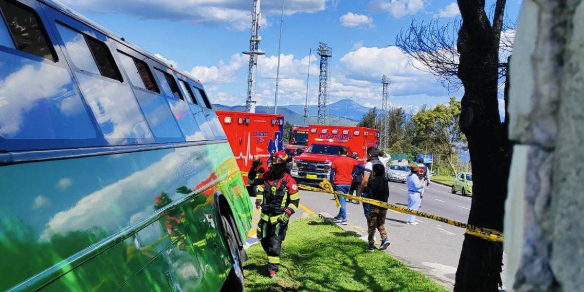 El choque de un bus en la av. Simón Bolívar deja ocho heridos