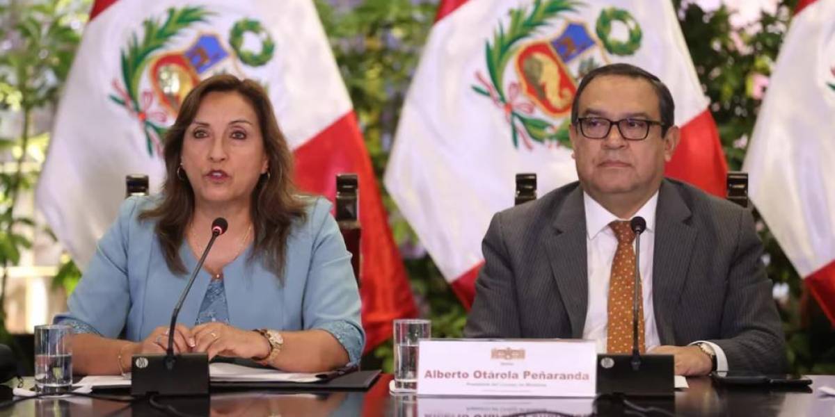 La Fiscalía peruana cita a Boluarte y el primer ministro por muertes durante protestas