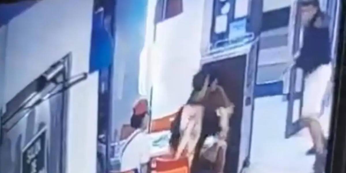 Video: un hombre entró a una pizzería y disparó contra tres personas en Madrid