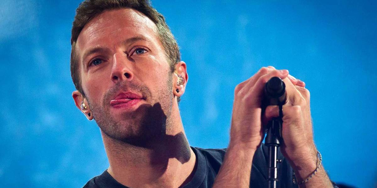 Chris Martin se infiltra en un karaoke de Las Vegas, pero canta y todos lo reconocen