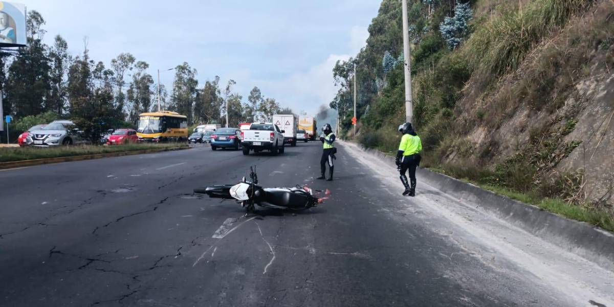 Quito: un accidente de tránsito, que dejó un fallecido, complicó el tráfico