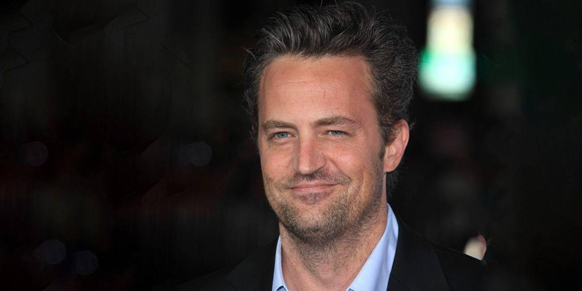 La ausencia de Matthew Perry en el In Memoriam de los Emmy 2024 genera controversia entre los seguidores de Friends