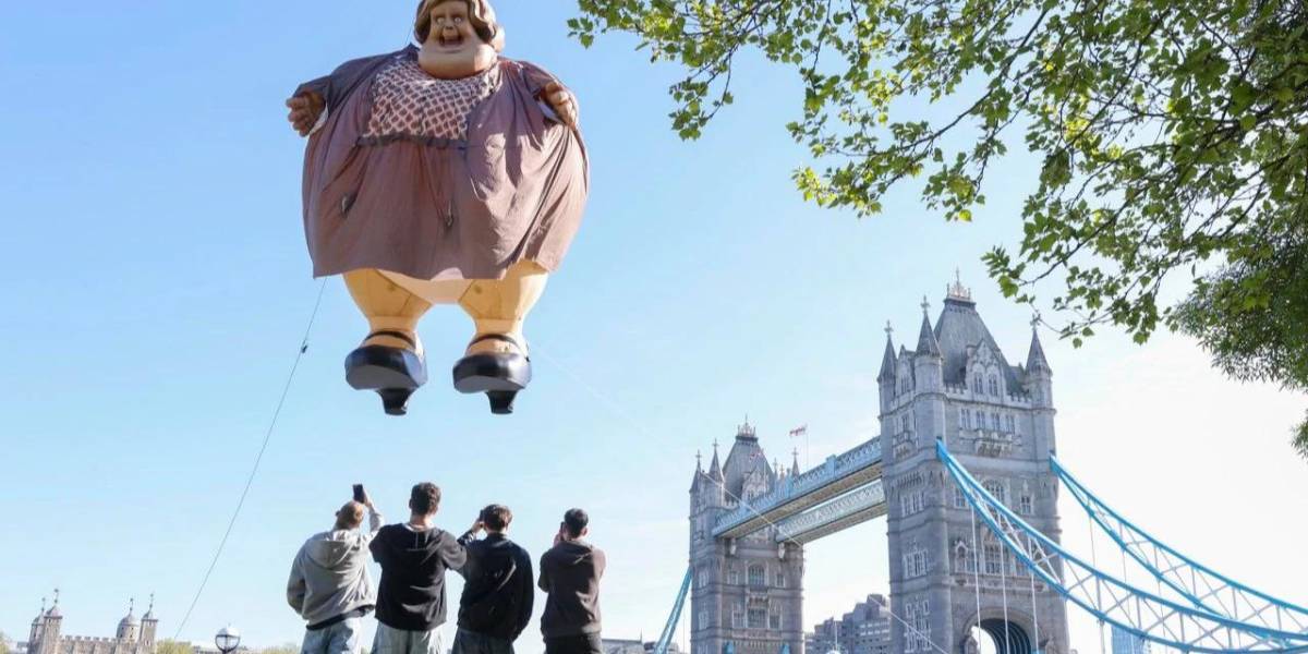 Inglaterra: un globo idéntico a un personaje de la saga de Harry Potter vuela por el cielo de Londres