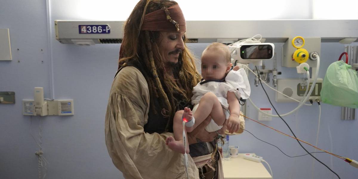 Johnny Depp emociona en San Sebastián con su visita sorpresa a niños hospitalizados