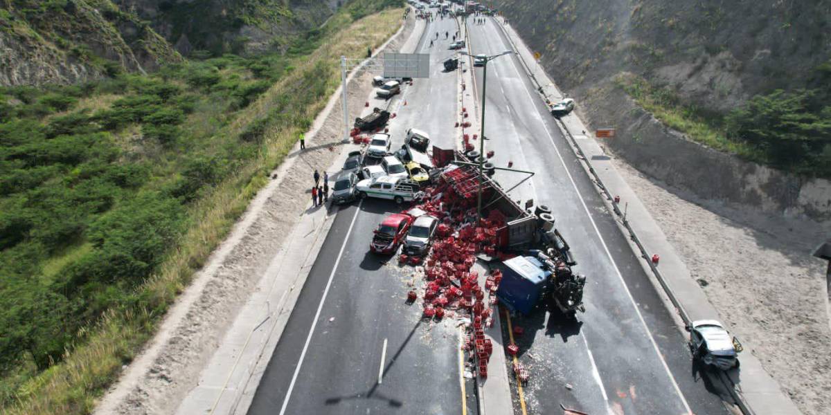 Accidente en Guayllabamba: la Panamericana Norte se cierra temporalmente para la reconstrucción de los hechos