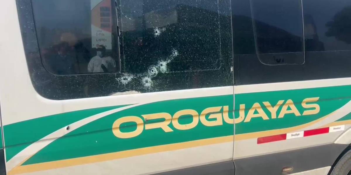 El Oro: Tres personas fueron asesinadas dentro de una furgoneta en El Guabo