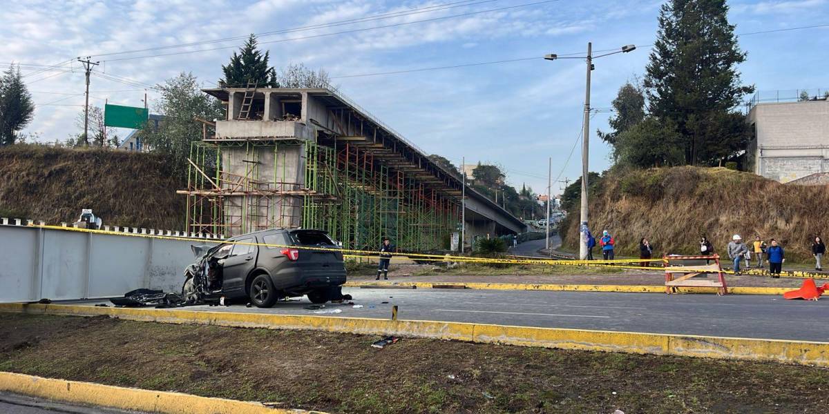 Cuatro heridos y un muerto tras un choque en la Autopista General Rumiñahui