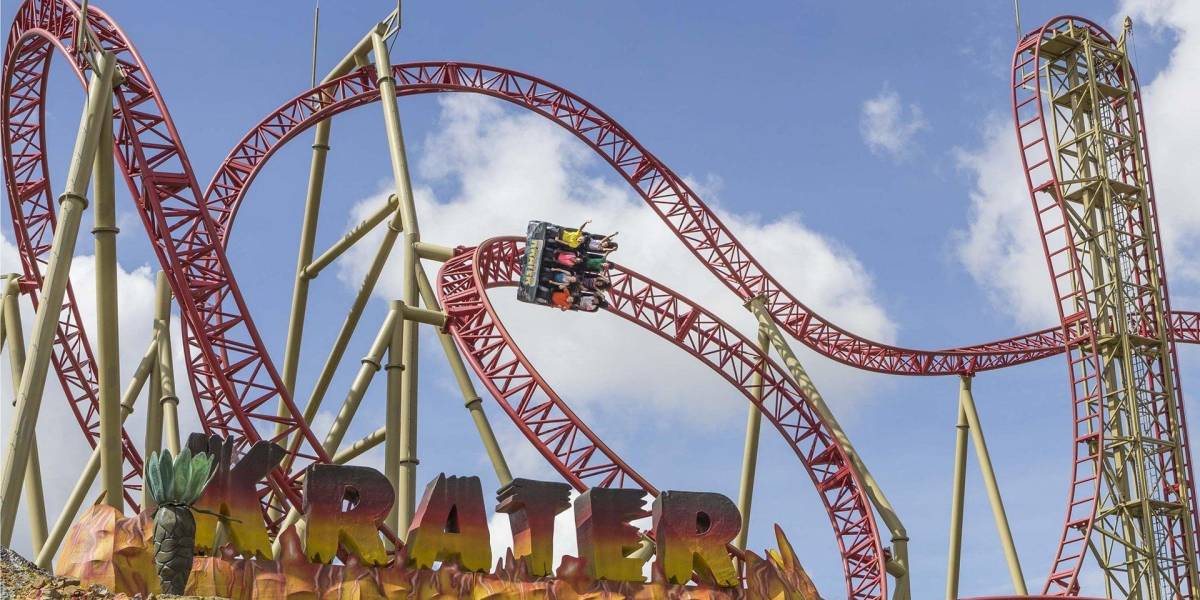 Una falla eléctrica deja a turistas varados en montaña rusa del Parque del Café en Colombia