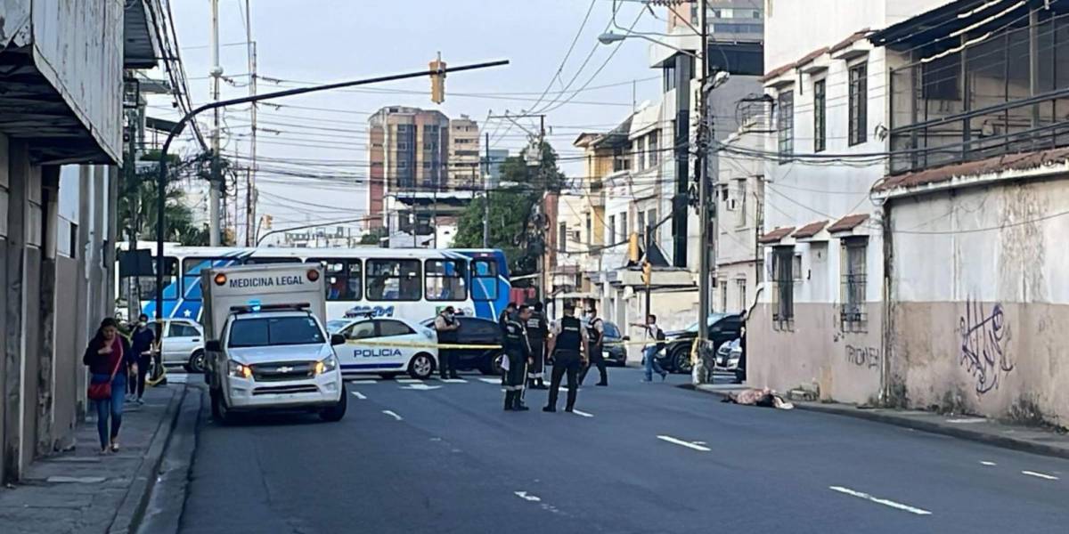 El cadáver de un hombre fue abandonado en pleno centro de Guayaquil