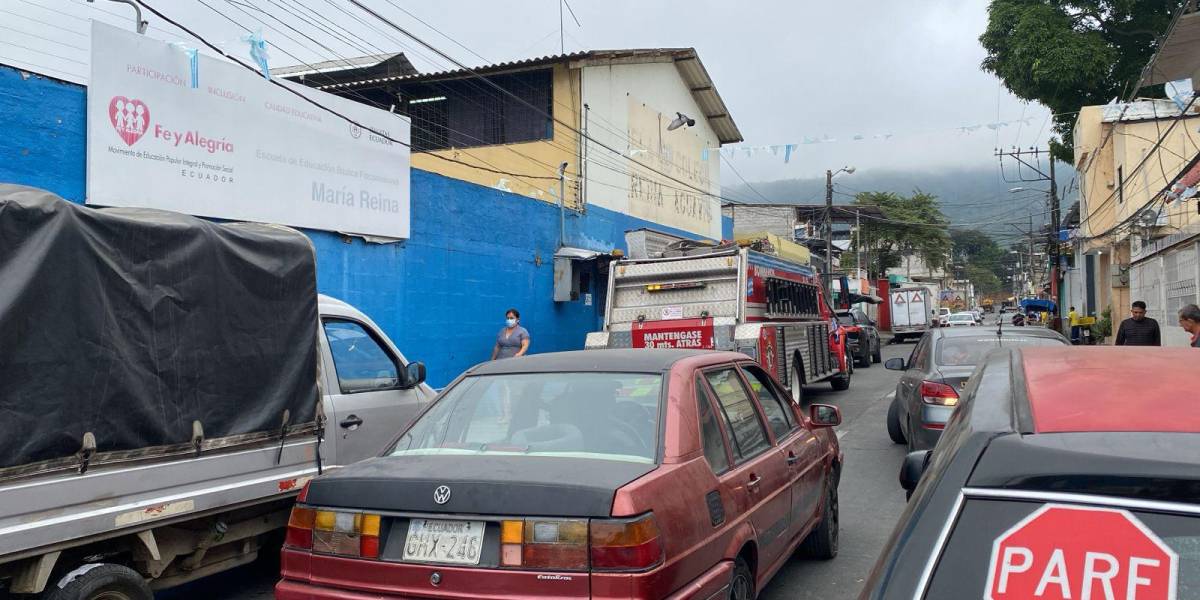 Un intenso olor a químico obliga a evacuar dos colegios en Mapasingue Oeste, en Guayaquil