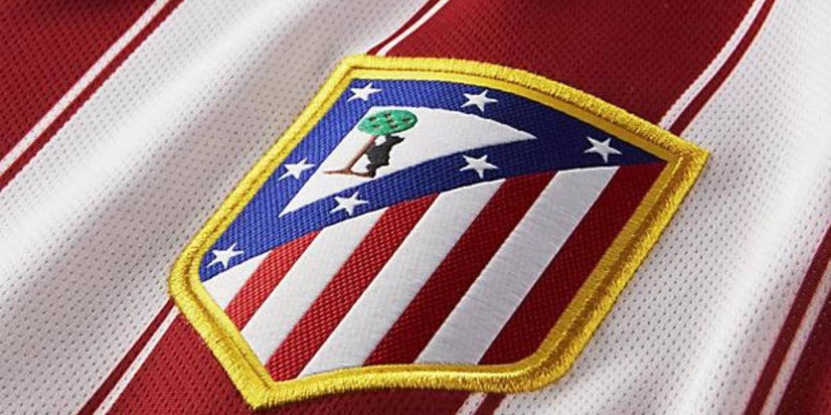 Atlético de Madrid expulsa de por vida a un hincha que lanzó objetos al campo en el derbi contra el Real Madrid