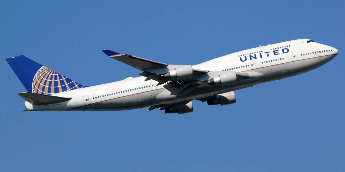 Una mujer ebria protagoniza un escándalo y agrede a un miembro de la tripulación en un vuelo de United Airlines