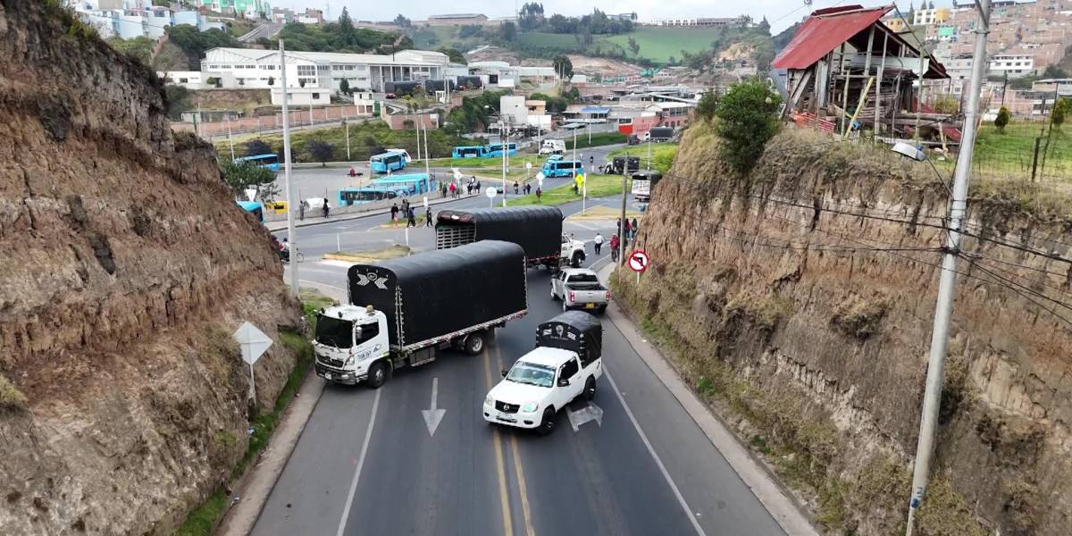 El paro de transportistas colombianos también bloquea el comercio ecuatoriano en Ipiales