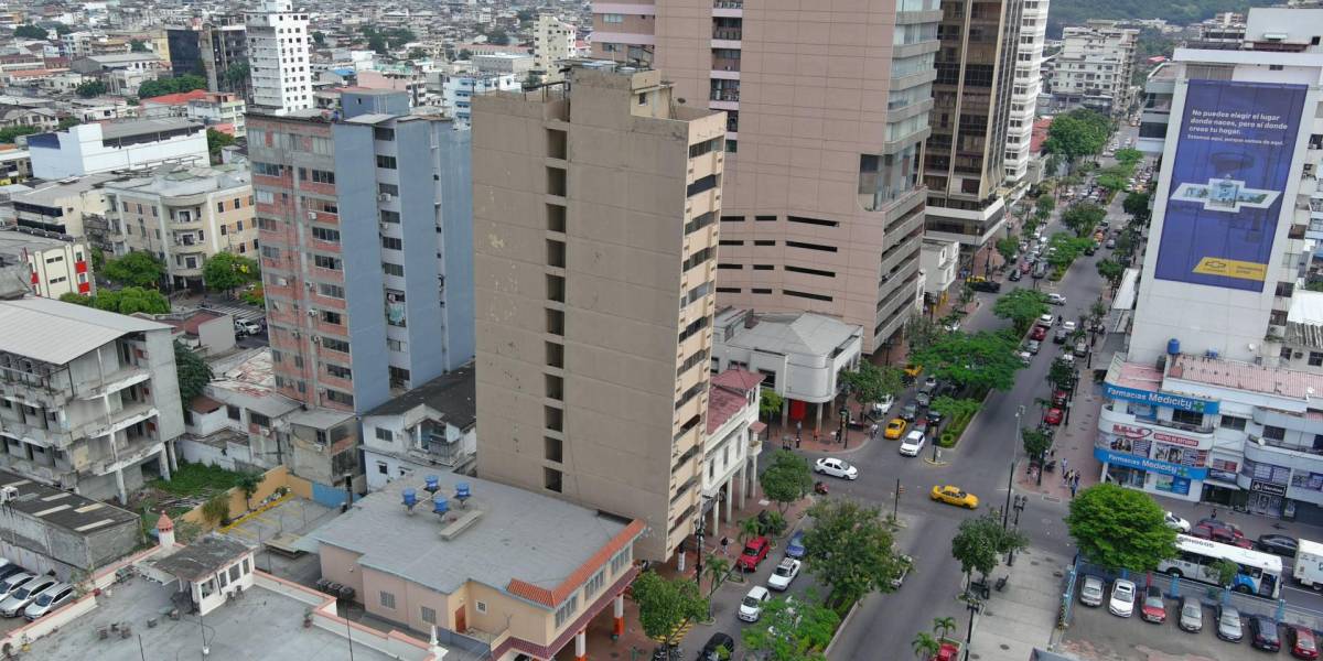 Estos son los cierres viales en Guayaquil para la intervención municipal en el edificio Fantasía