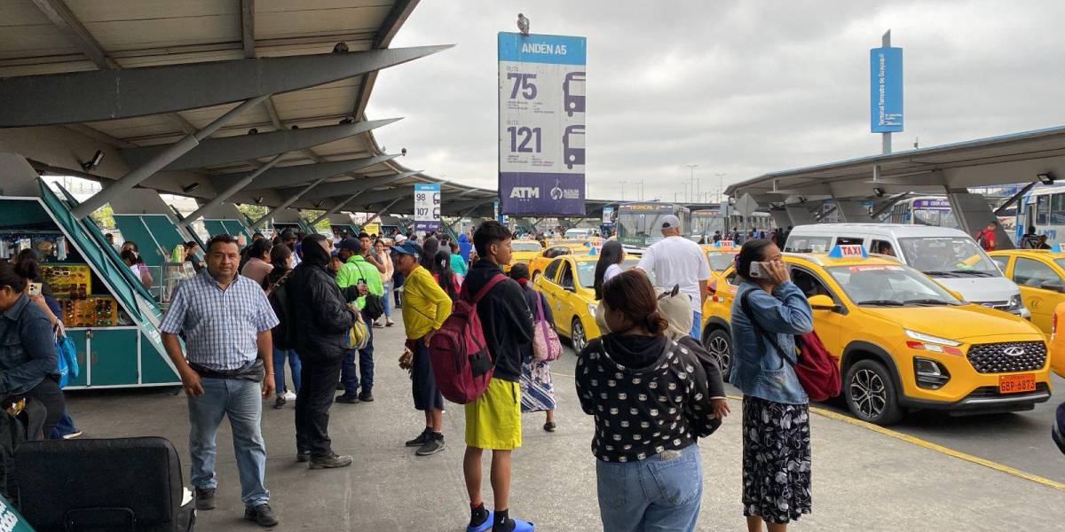 El gerente de la ATM prevé más buses en Guayaquil este jueves, sin anunciar fin del paro