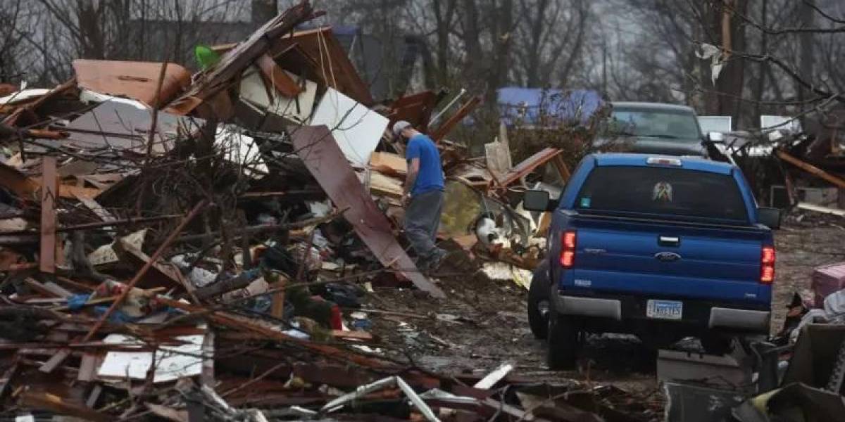 Los bebés que sobrevivieron a un tornado en Kentucky metidos en una tina
