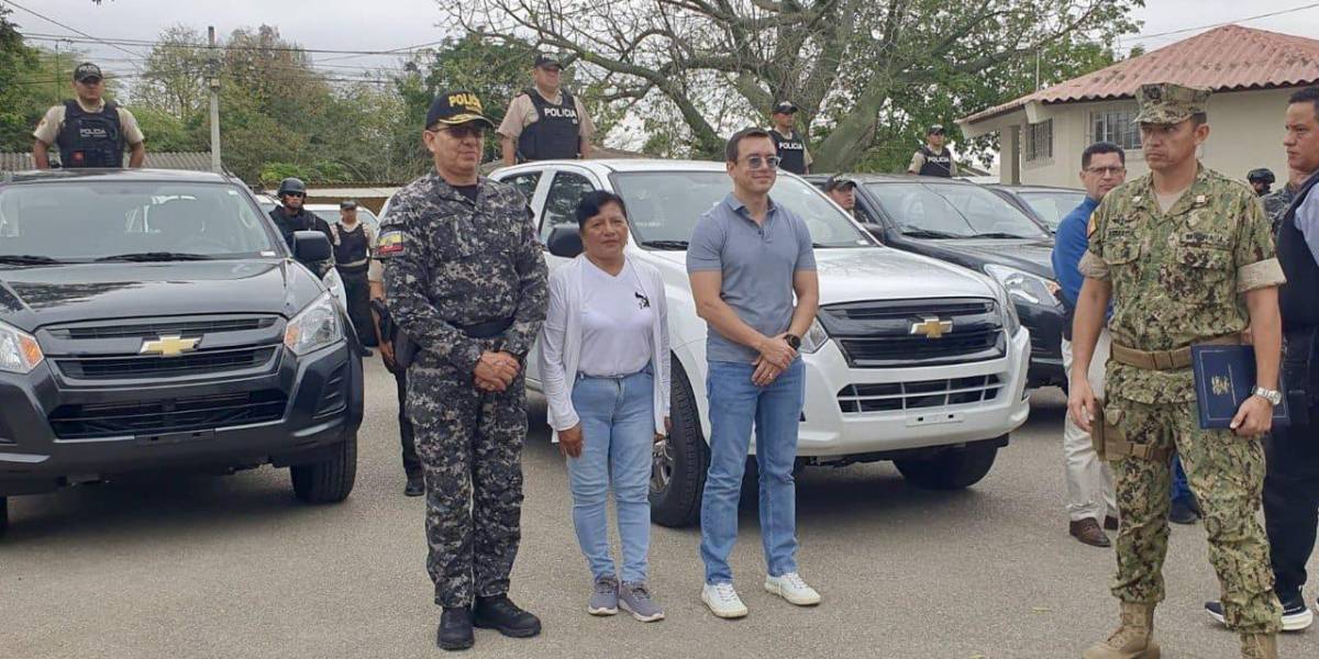 100 camionetas se entregaron a la Policía en Santa Elena para reforzar los ejes investigativo y de inteligencia