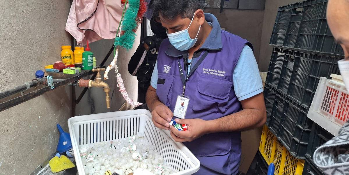 Quito | Una planta de alcohol adulterado funcionaba en la terraza de un edificio residencial en Chillogallo