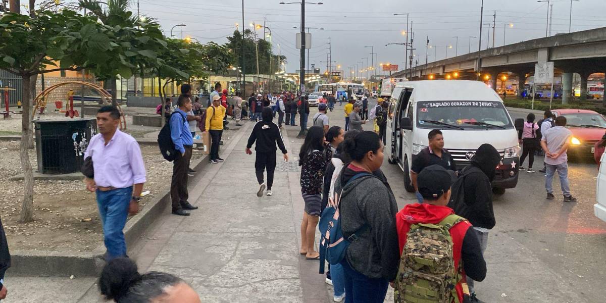 Guayaquil enfrenta el segundo día sin buses urbanos