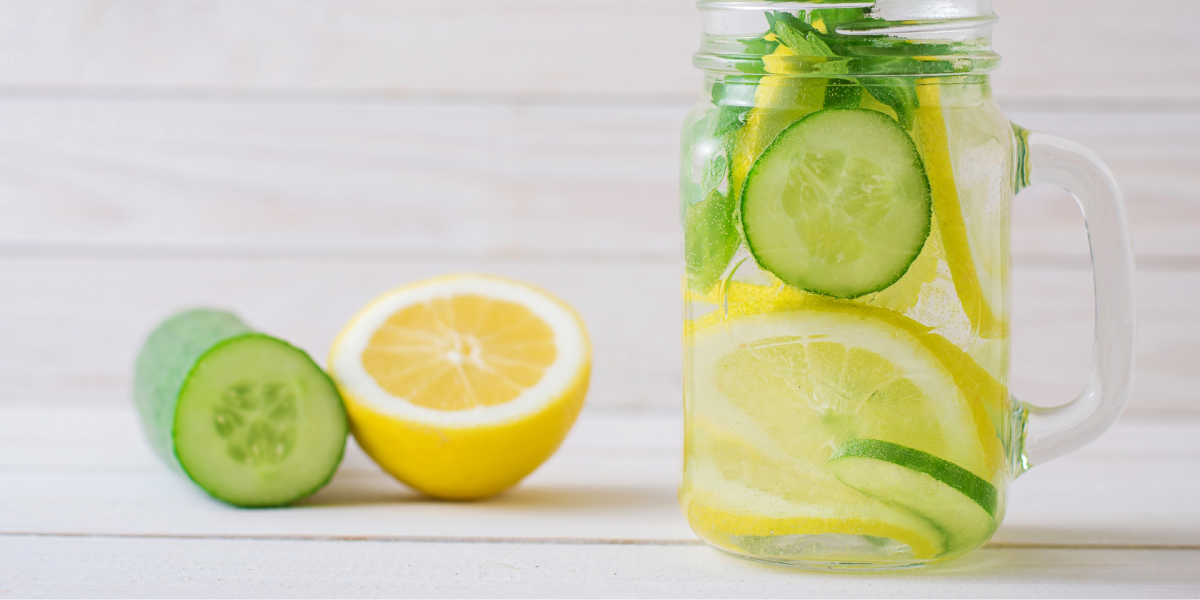 Estos son los beneficios para tus riñones con el consumo de jugo de pepino y limón
