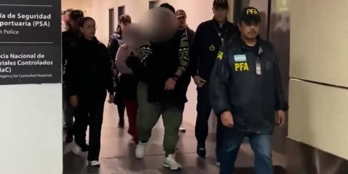 Argentina expulsa a dos integrantes de Los Choneros, vinculados al criminal prófugo alias Fito