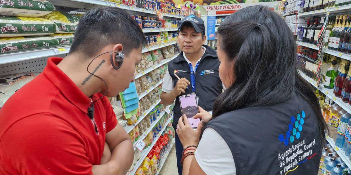 La Arcsa alerta sobre metanol en un lote de licor de coco que se vende en Ecuador