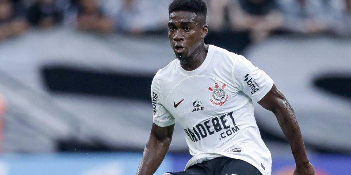 Félix Torres sale lesionado en triunfo del Corinthians