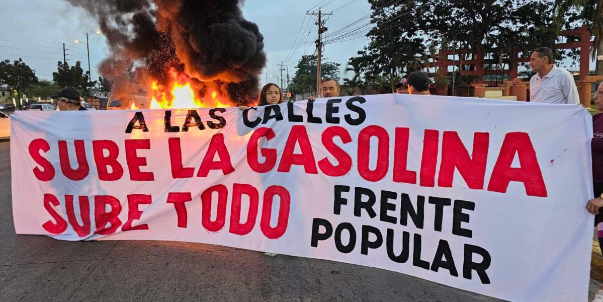 Sindicalistas cerraron dos avenidas en Guayaquil y protestaron por el precio de las gasolinas
