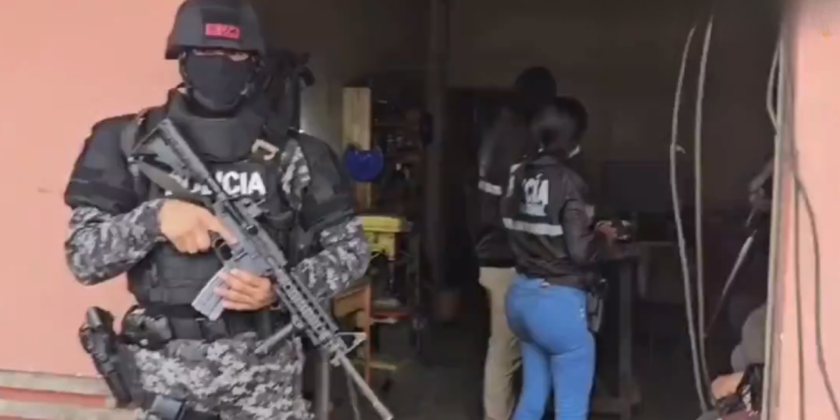 La Policía detecta viviendas en Cotopaxi y Guayas, donde se fabricaban y almacenaban armas de fuego