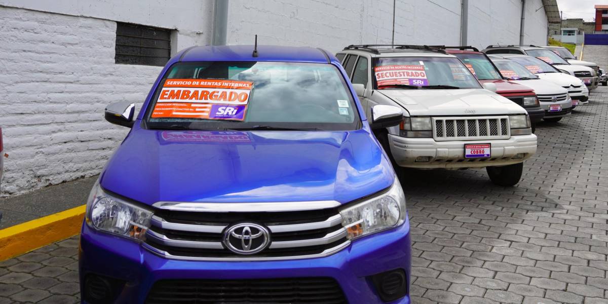El SRI expone en Quito vehículos embargados o secuestrados para cobrar deudas
