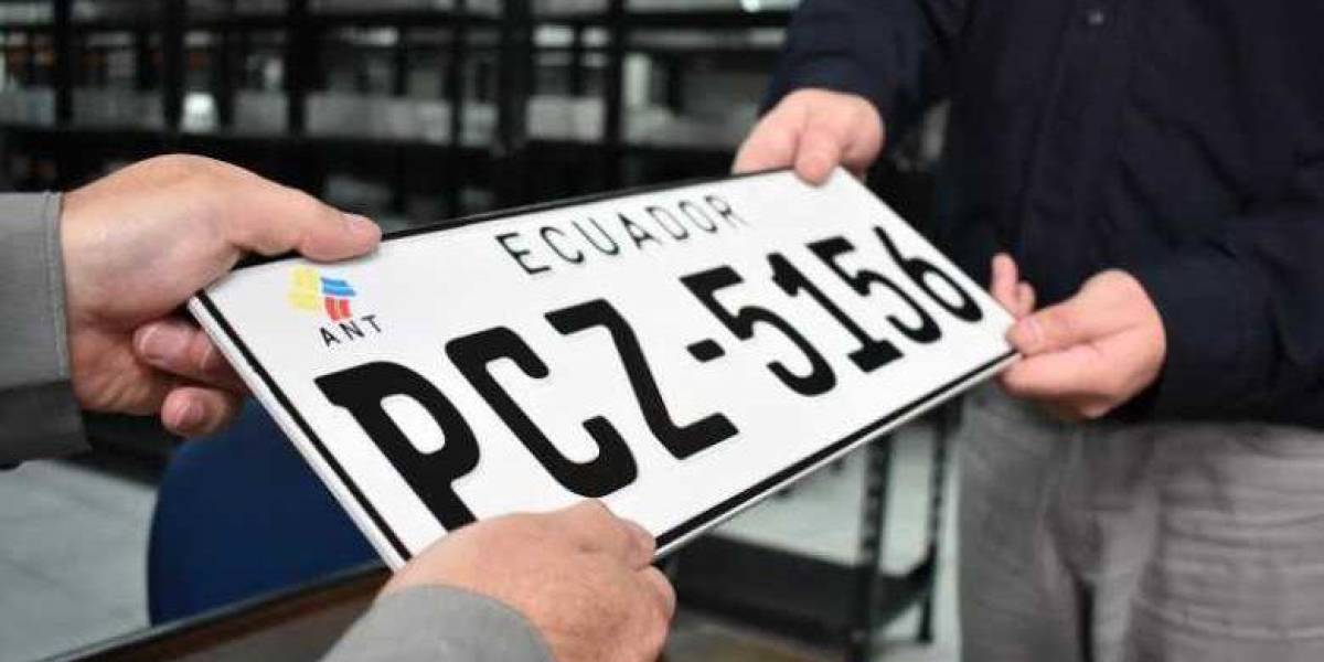 Quito: 27 276 placas están listas para ser retiradas en el Centro de Matriculación Bicentenario