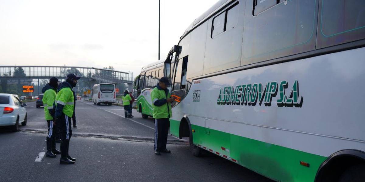 Quito: 55 infracciones de buses se registraron en apenas dos horas el 26 de junio