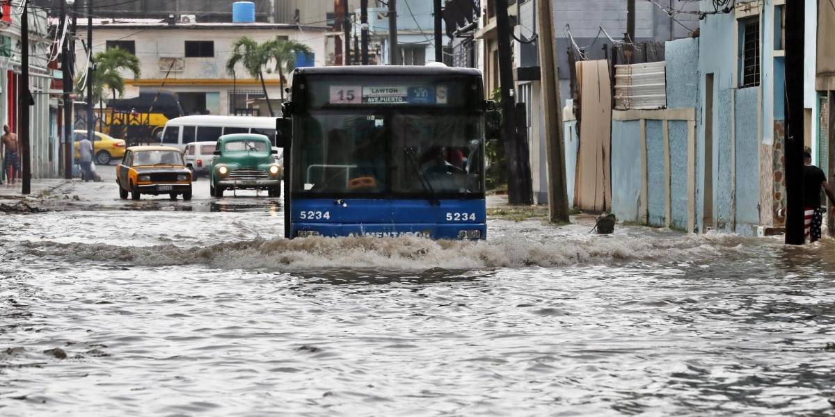 La tormenta tropical Idalia, ya convertida en huracán, dejó inundaciones y apagones en Cuba