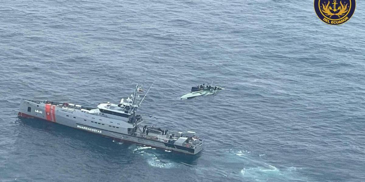 Un semisumergible con cerca de cuatro toneladas de droga fue detenido por la Armada