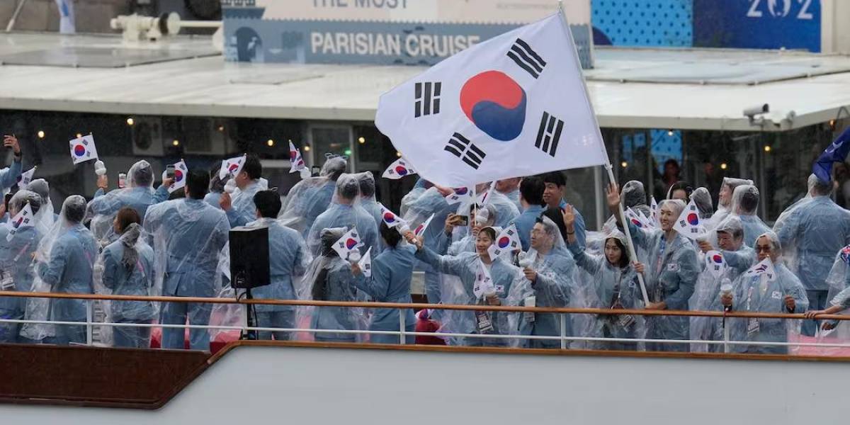 Confunden a Corea del Sur con Corea del Norte en plena inauguración de París 2024